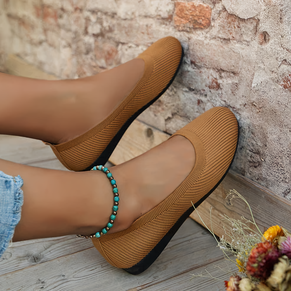 Stylish and lightweight summer shoes for women with breathable design and supportive sole, perfect for sunny days and casual outings.