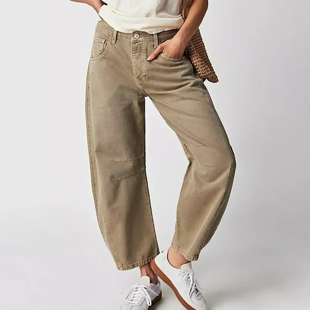 Women's trendy wide-leg ankle jeans with a relaxed fit, perfect for summer days and versatile styling options.