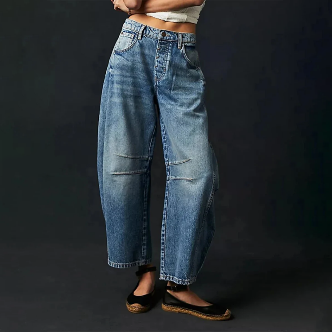 Women's trendy wide-leg ankle jeans with a relaxed fit, perfect for summer days and versatile styling options.