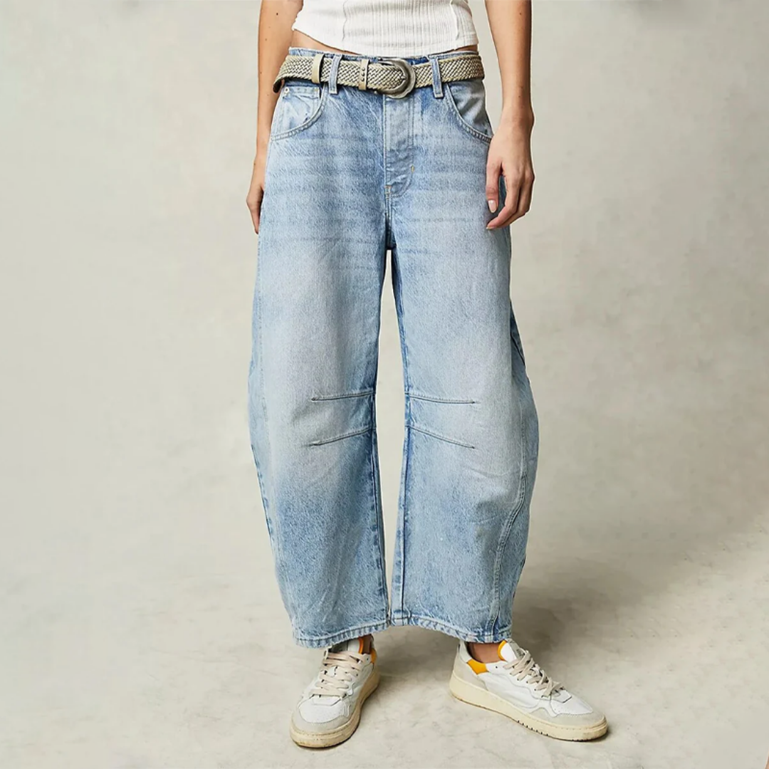 Women's trendy wide-leg ankle jeans with a relaxed fit, perfect for summer days and versatile styling options.