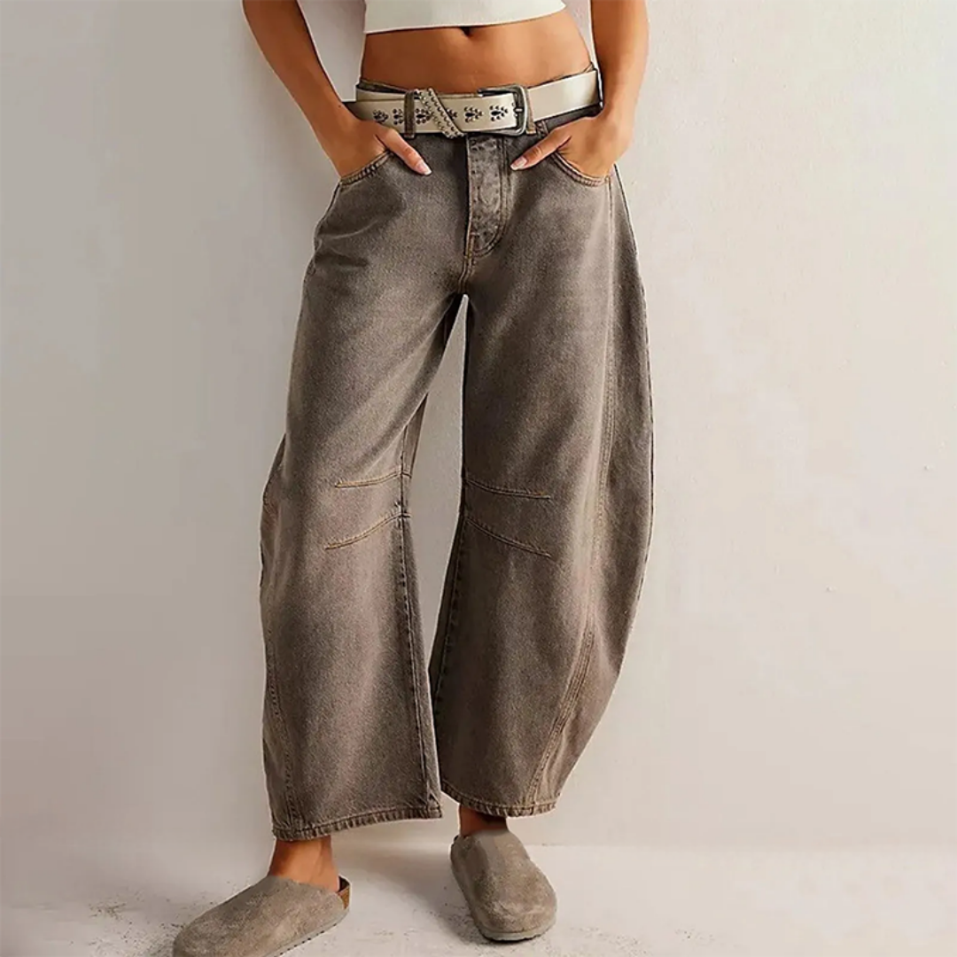 Women's trendy wide-leg ankle jeans with a relaxed fit, perfect for summer days and versatile styling options.