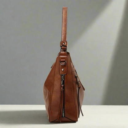 Women's vintage leather bag with a timeless design, spacious interior, and adjustable strap, ideal for both casual and formal use.






