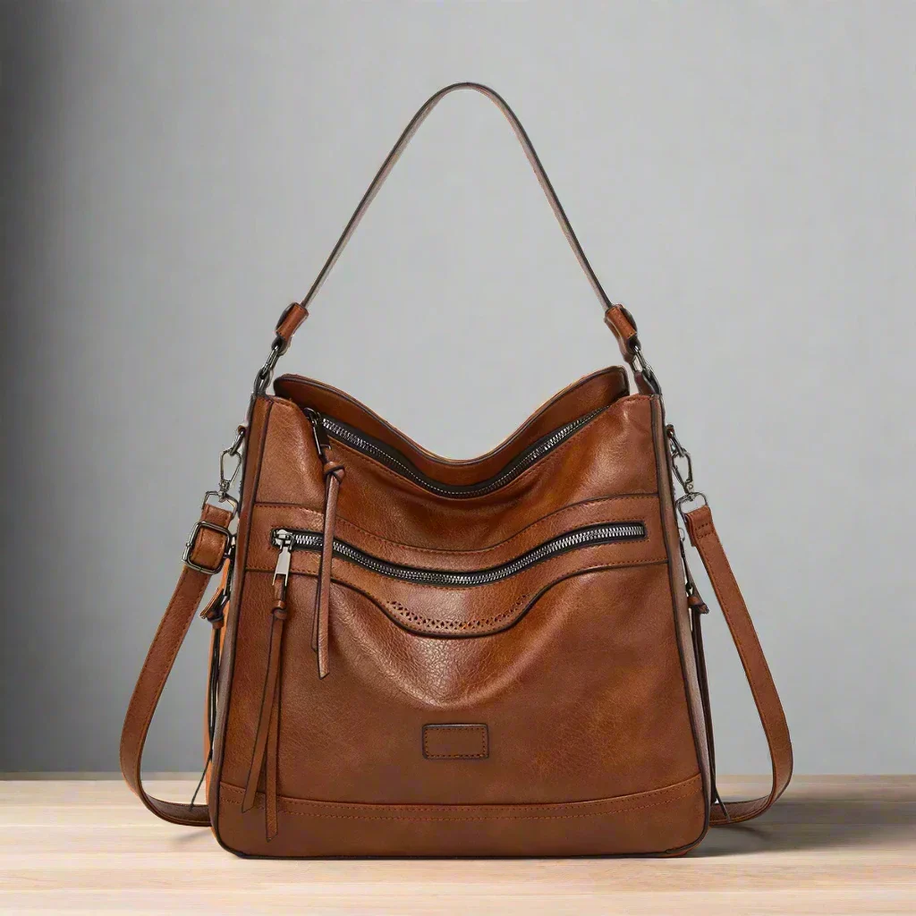 Women's vintage leather bag with a timeless design, spacious interior, and adjustable strap, ideal for both casual and formal use.






